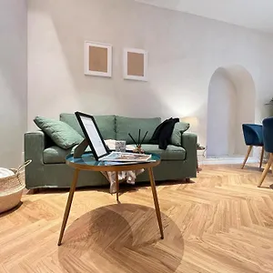  Apartment La Piazzetta